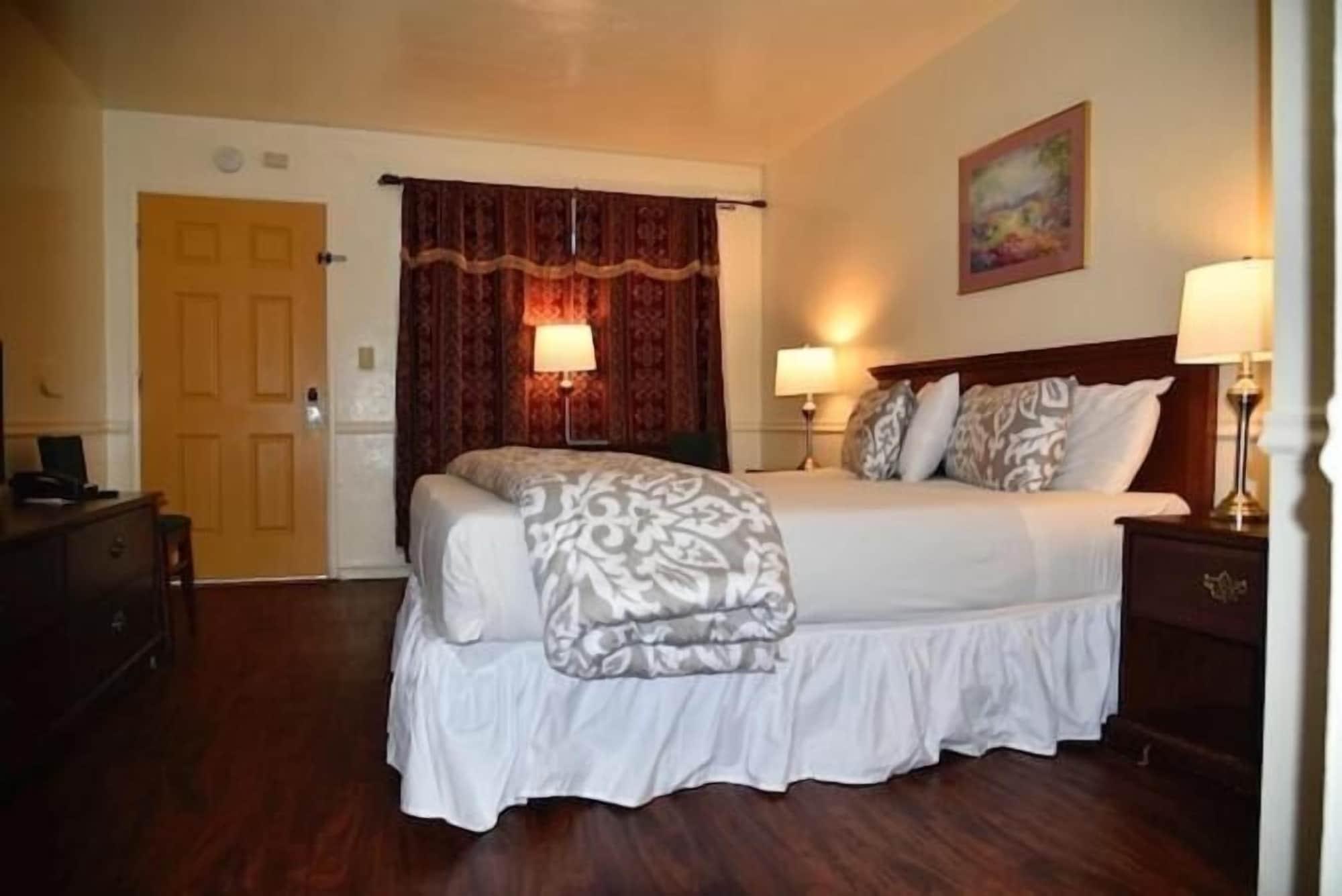 Monterey Pines Inn Exterior photo