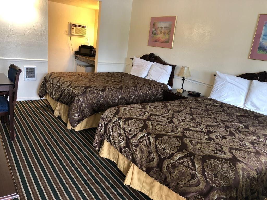 Monterey Pines Inn Exterior photo
