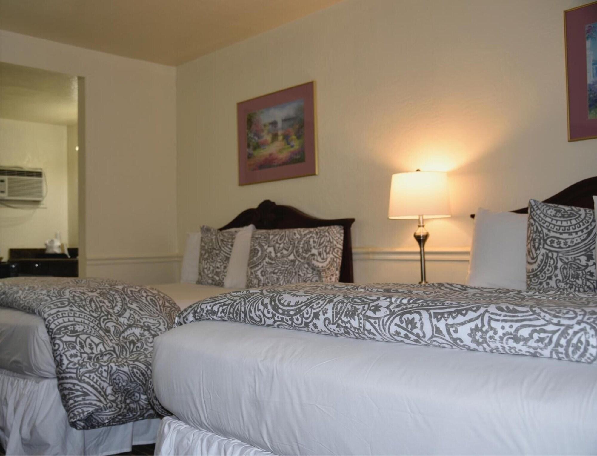 Monterey Pines Inn Exterior photo