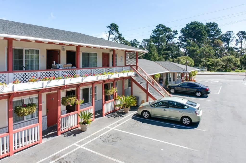 Monterey Pines Inn Exterior photo