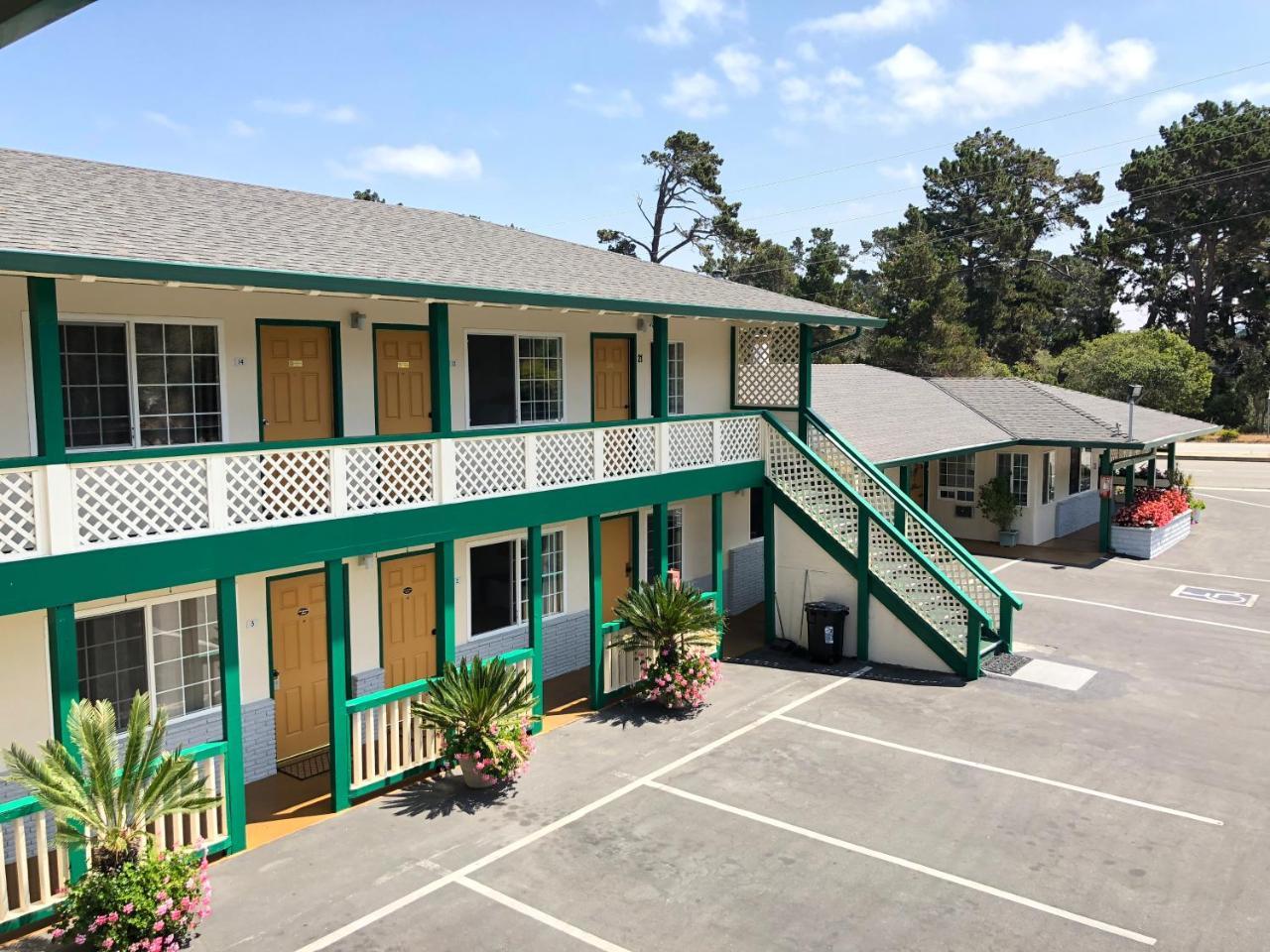Monterey Pines Inn Exterior photo